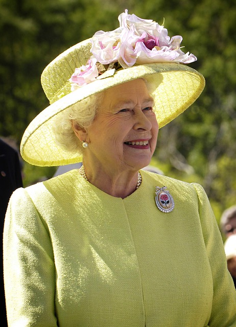 Queen Elizabeth ll smiling image